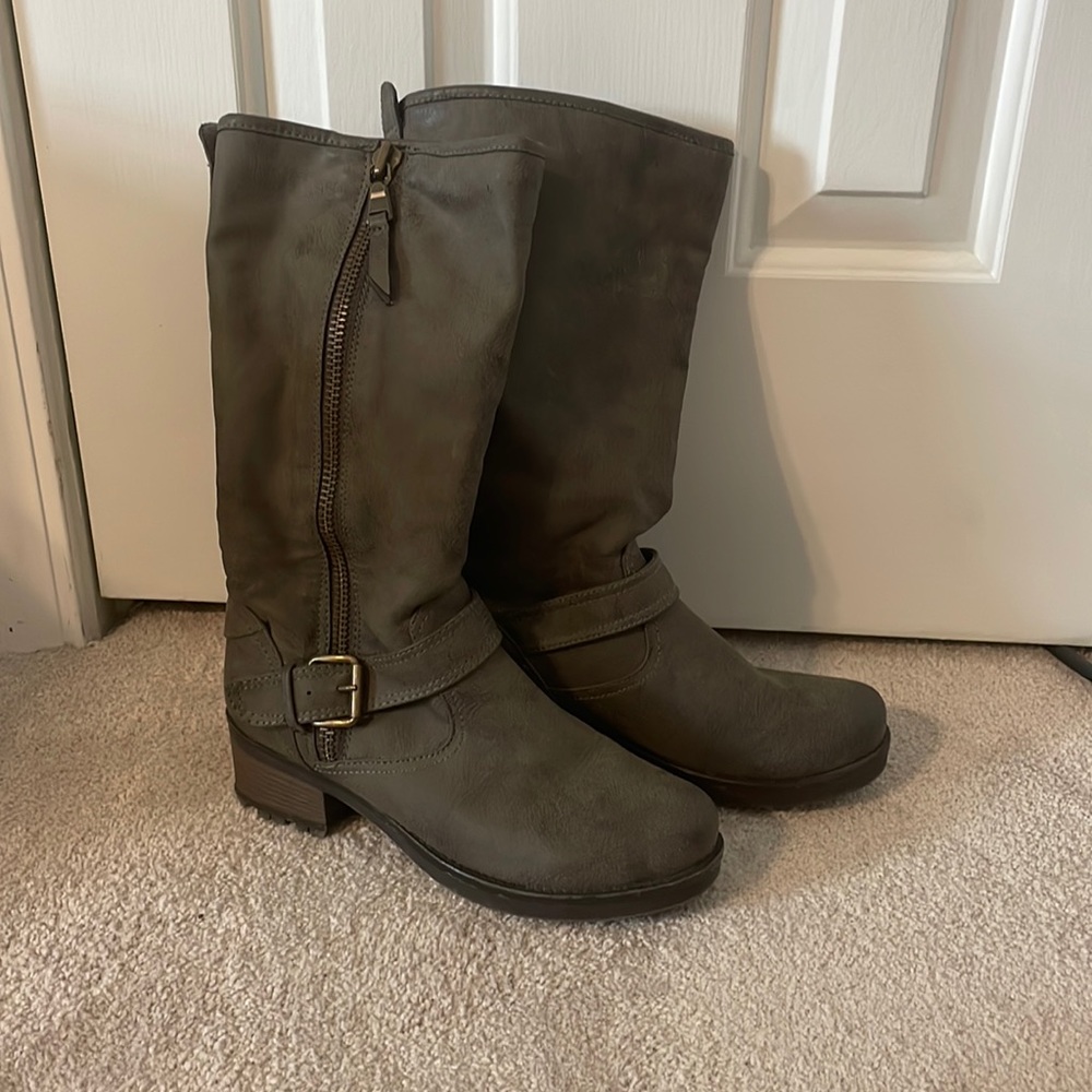 🟩 Gray Knee High Boots with Buckle, Low Heel, & Side Zipper